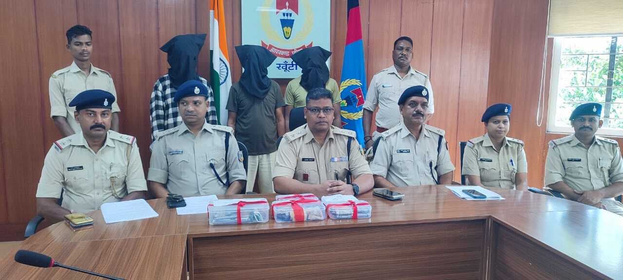 अवैध हथियार खरीद-बिक्री करने के आरोप में तीन गिरफ्तार