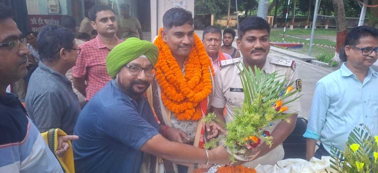 एसएचओ को दी विदाई तो नये दारोगा का किया स्वागत