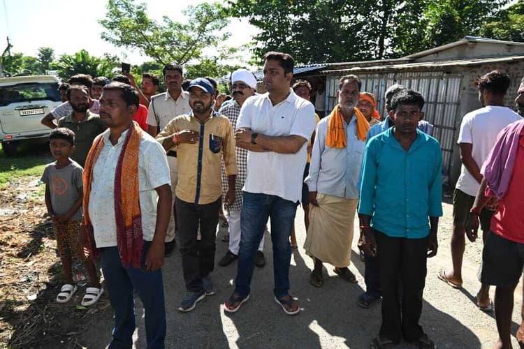 मृतक के परिजनों से मिले विधायक प्रतिनिधि