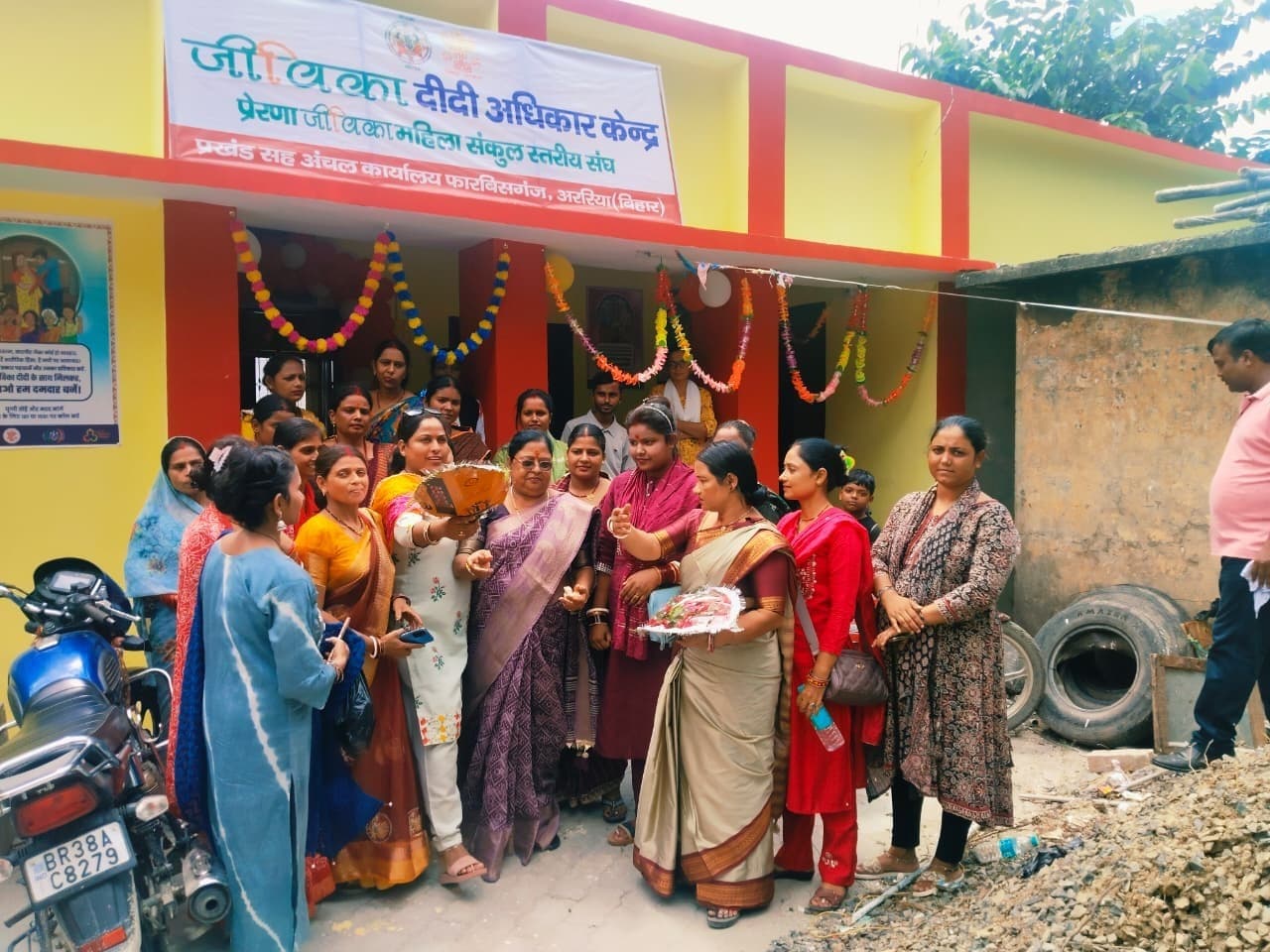 जीविका दीदी अधिकार केंद्र का किया उद्घाटन