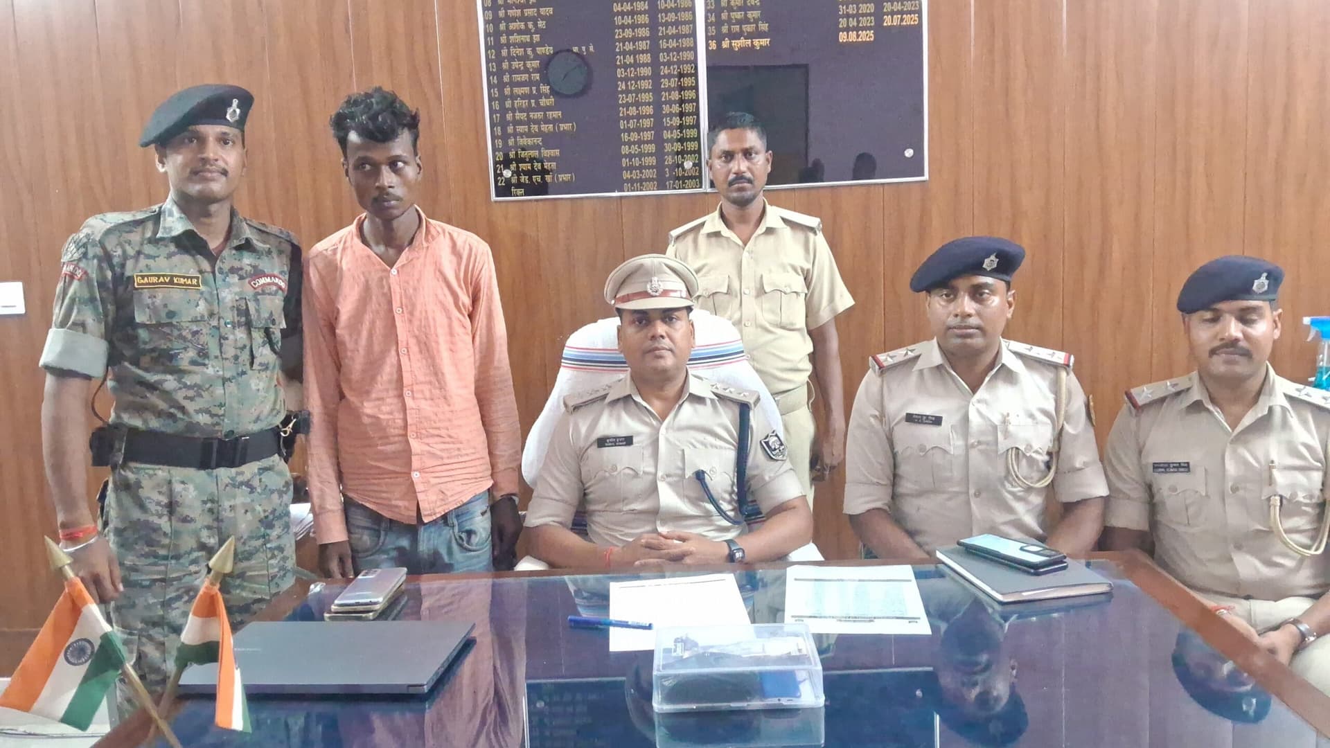 स्मैक व नेपाली नोट के साथ युवक गिरफ्तार