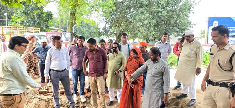 नाला निर्माण की जांच को पहुंची जिला परिषद अध्यक्ष