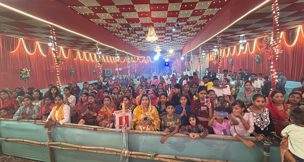 गणेश महोत्सव में उमड़ी भक्तों की भीड़