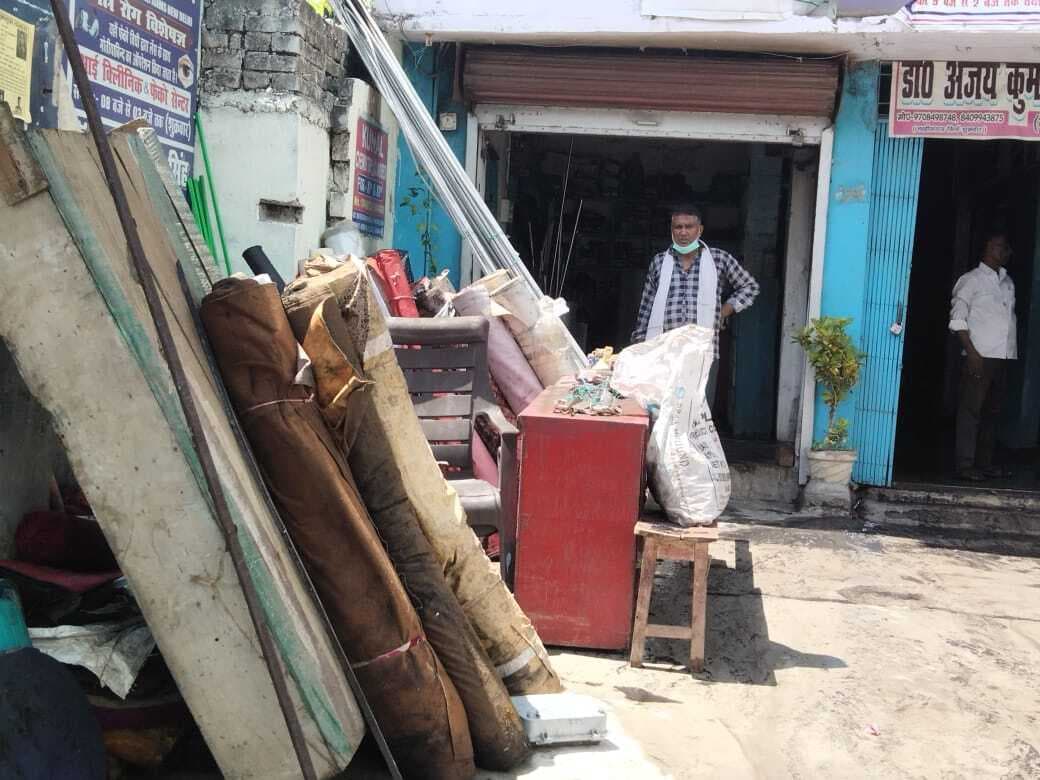 फूड मेकर की गोदाम एवं हार्डवेयर की दुकान में लगी आग, लाखों का सामान खाक