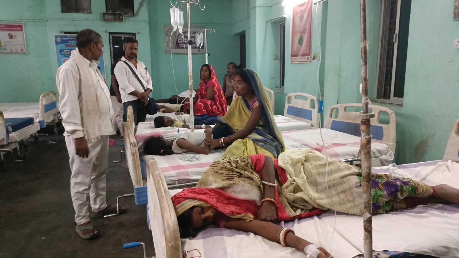 फूड प्वाइजनिंग से एक परिवार के पांच लोगों की हालत बिगड़ी