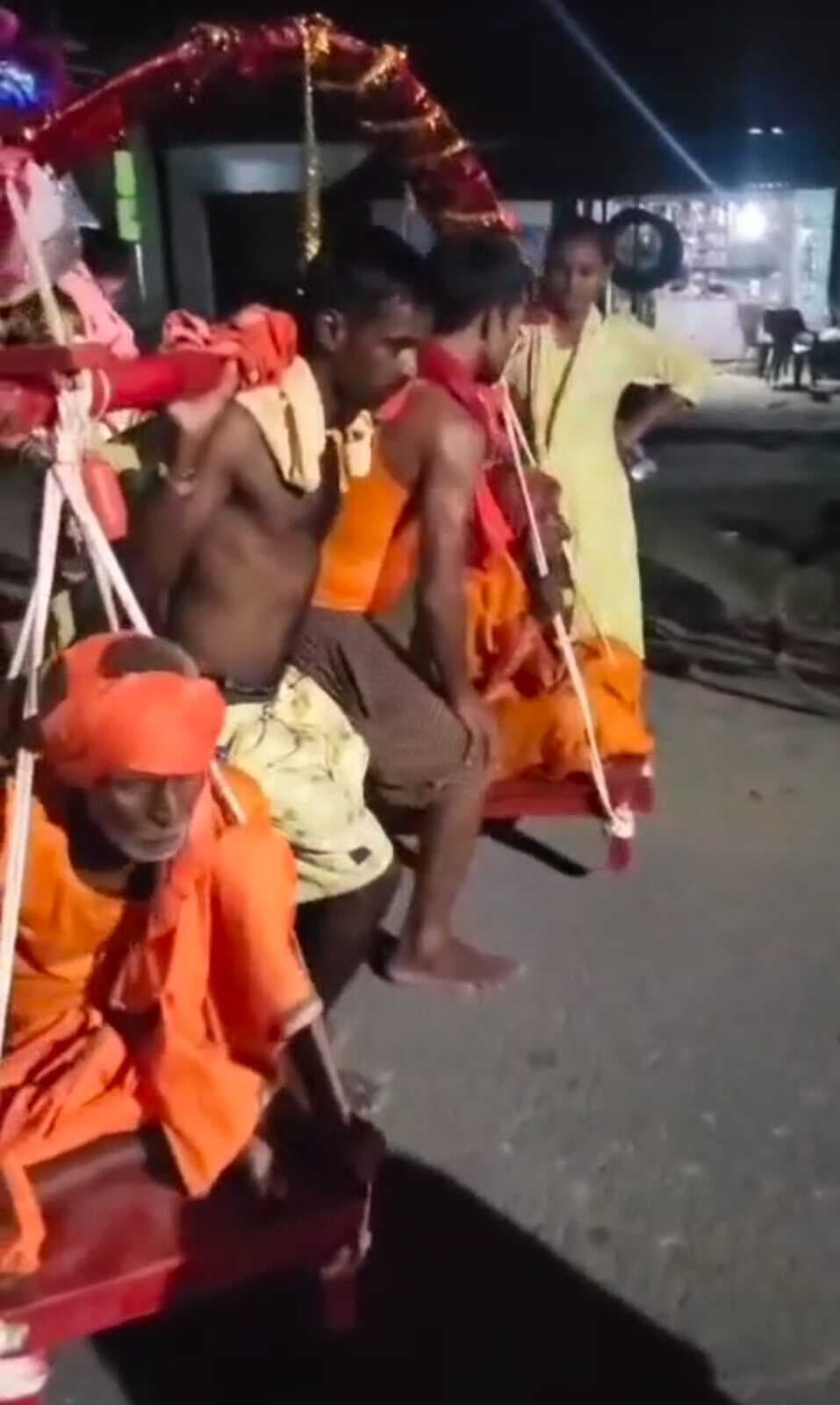 Motihari: मातृ-पितृ श्रद्धा की अनोखी मिसाल पेश कर रहे बबन व निरंजन