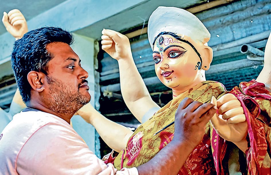 कोलकाता से 300 से अधिक दुर्गा प्रतिमाएं भेजी गयीं विदेश