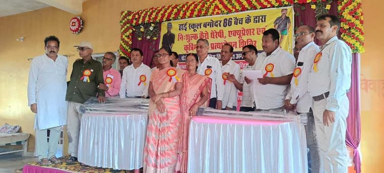 Giridih News: 1986 बैच के छात्रों ने लगाया दिव्यांग चिकित्सा शिविर