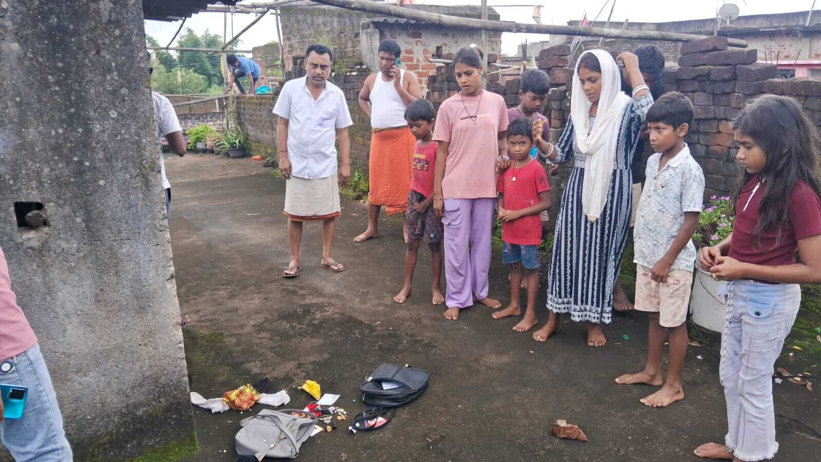 Giridih News: छह घरों से एक लाख नगद समेत दो लाख के आभूषण की चोरी