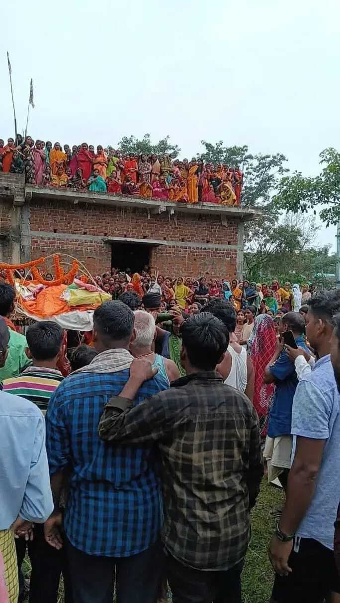Giridih News: चिरुवां के प्रवासी मजदूर का शव पहुंचा पैतृक आवास