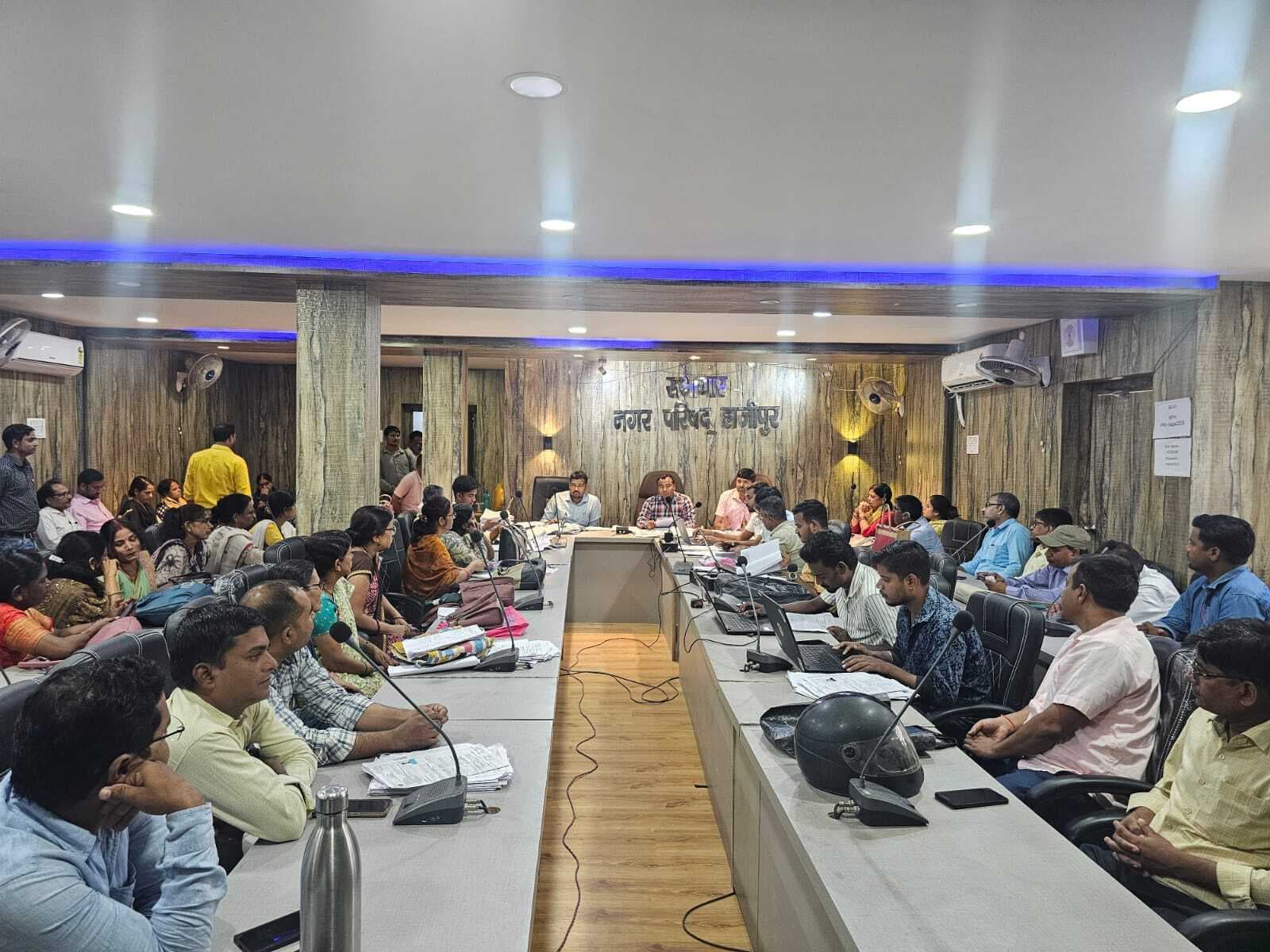 hajipur news. सभी बीएलओ से मजबूत टीम की तरह कार्य करने की अपील