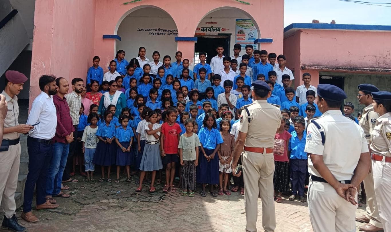 रेलवे सुरक्षा के प्रति आरपीएफ ने विद्यार्थियों को किया जागरूक