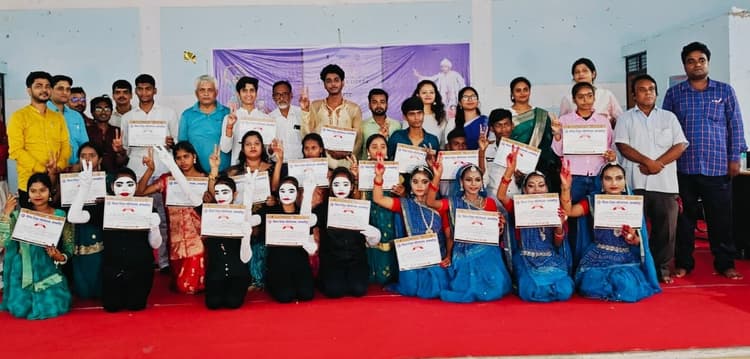 Samastipur News:कला उत्सव 2025 : जिला स्तरीय कला उत्सव प्रतियोगिता में बच्चों ने प्रस्तुति से मन मोहा