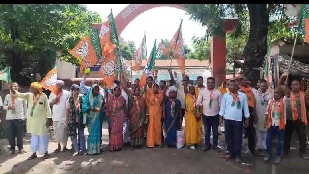 जयंत चौधरी के नेतृत्व में भाजपा कार्यकर्ता उतरे सड़क पर