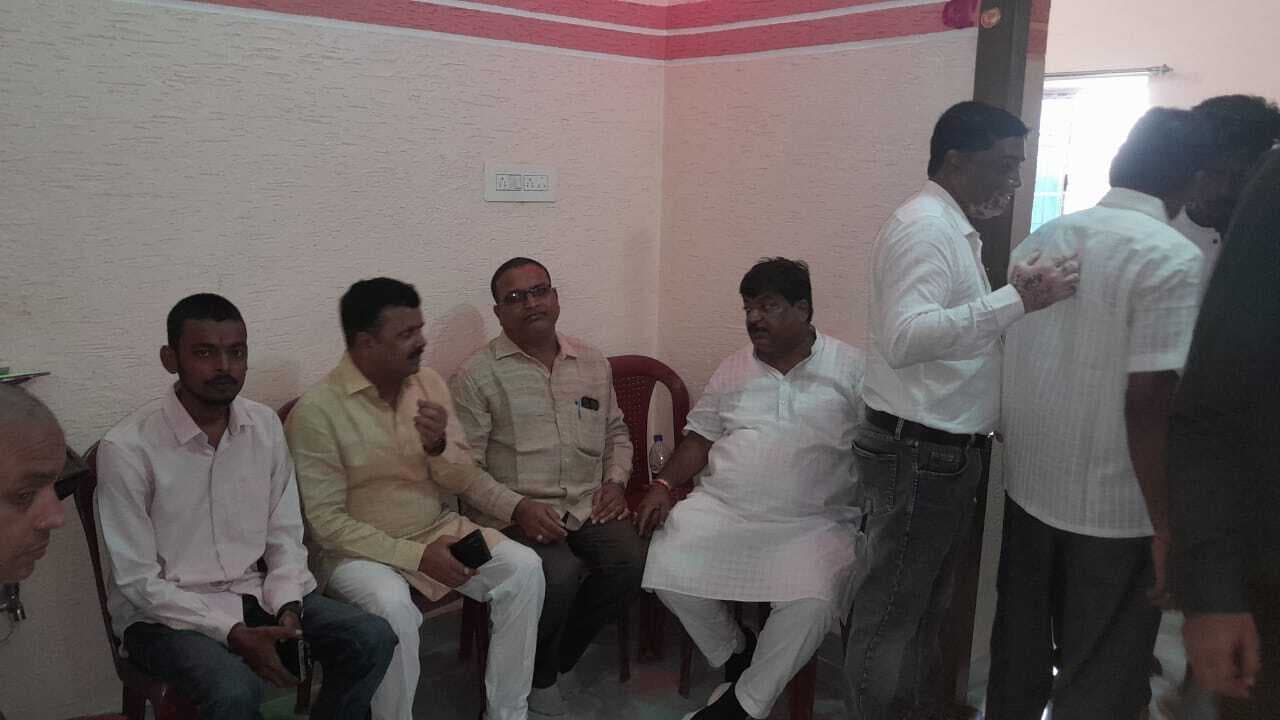 Giridih News :कांग्रेस जिलाध्यक्ष पद को ले गिरिडीह प्रखंड के कार्यकर्ताओं से रायशुमारी