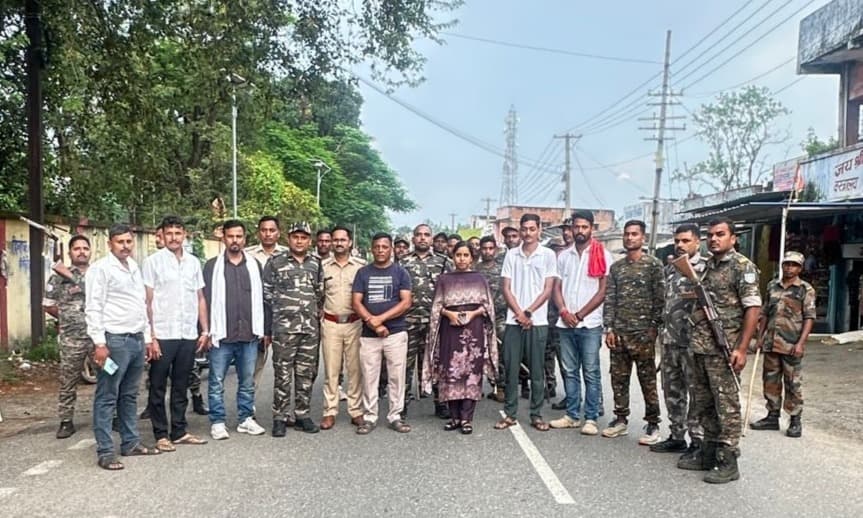 Giridih News: ईद-ए-मिलादुन्नबी को ले पुलिस ने निकाला फ्लैग मार्च