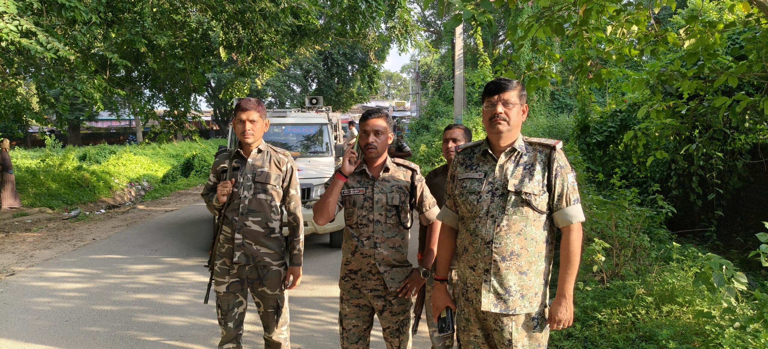 Giridih News: पर्व को लेकर पुलिस ने तिसरी में फ्लैग मार्च निकाला