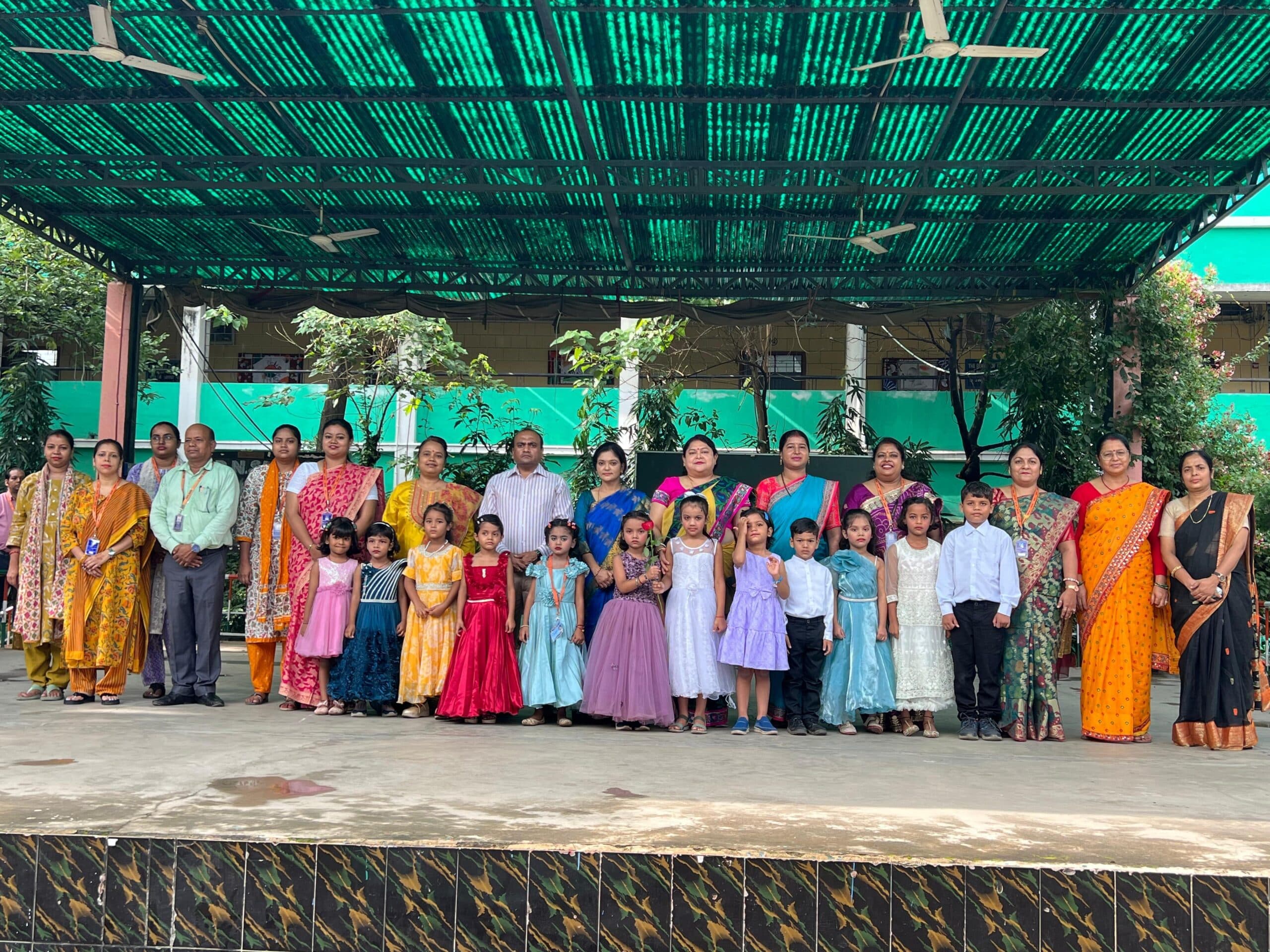 Giridih News: बीएनएस डीएवी पब्लिक स्कूल में मना शिक्षक दिवस