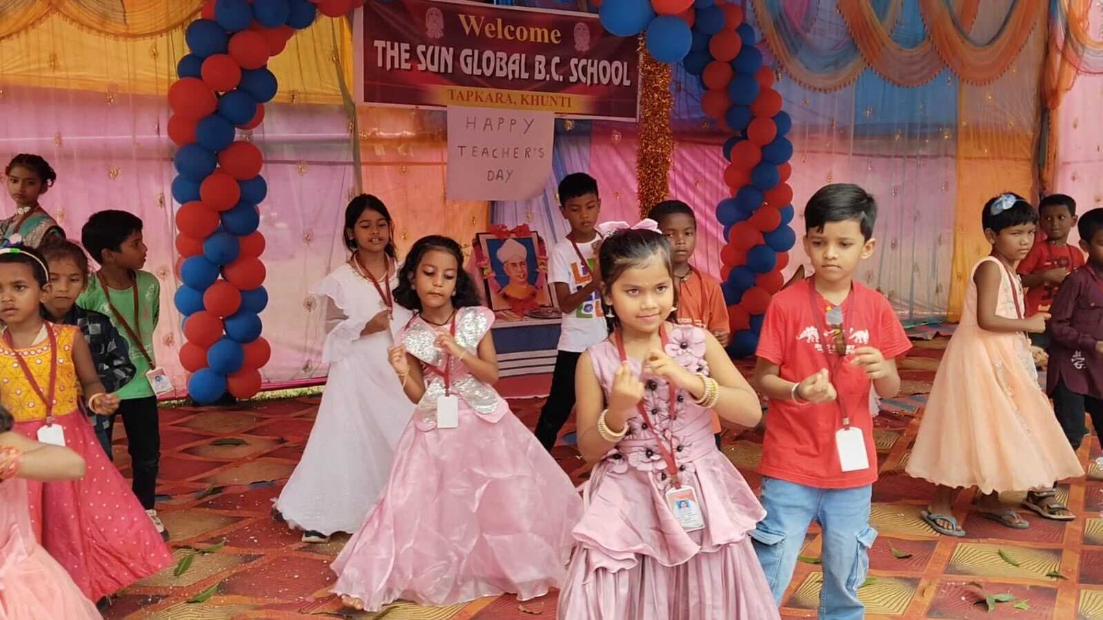 शिक्षक दिवस पर हुए कार्यक्रम