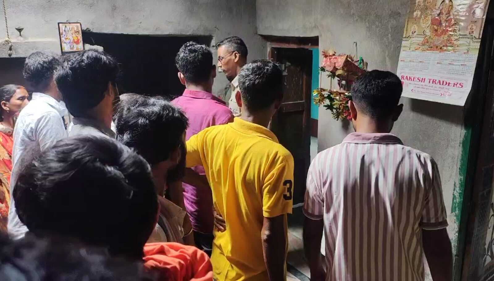 घर से नकदी व जेवरात की चोरी