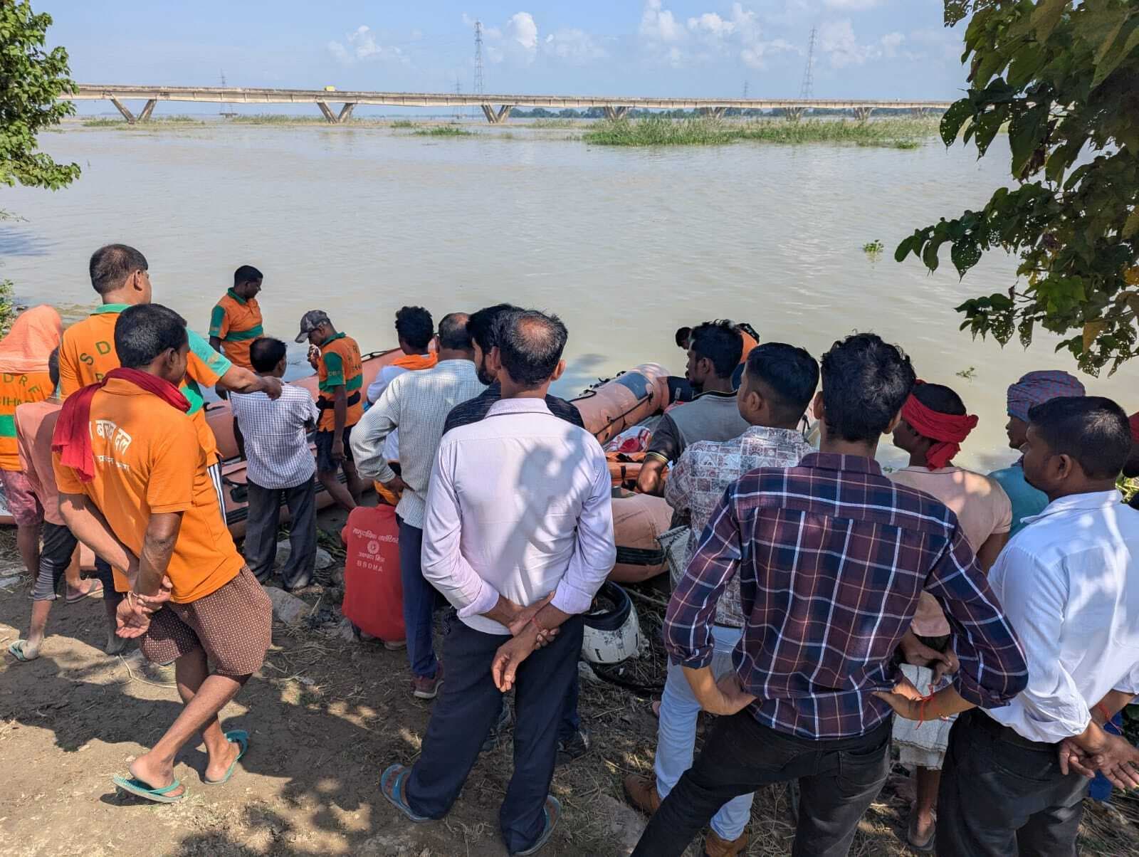 पूर्णिया के डूबे युवक को कोसी व गंगा में तलाश रही डीआरएफ