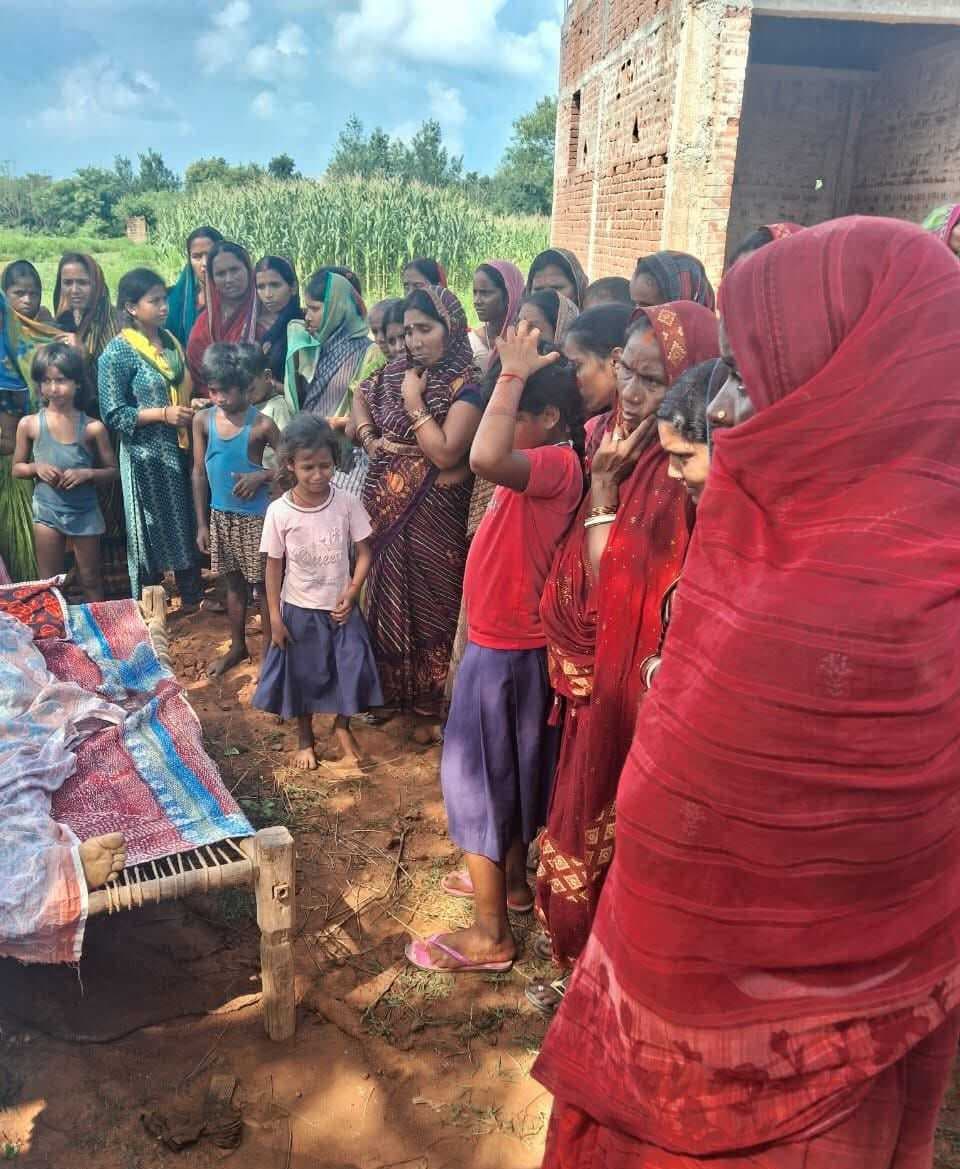 राजस्व शिविर में जा रहे वृद्ध की ट्रैक्टर से कुचलकर मौत