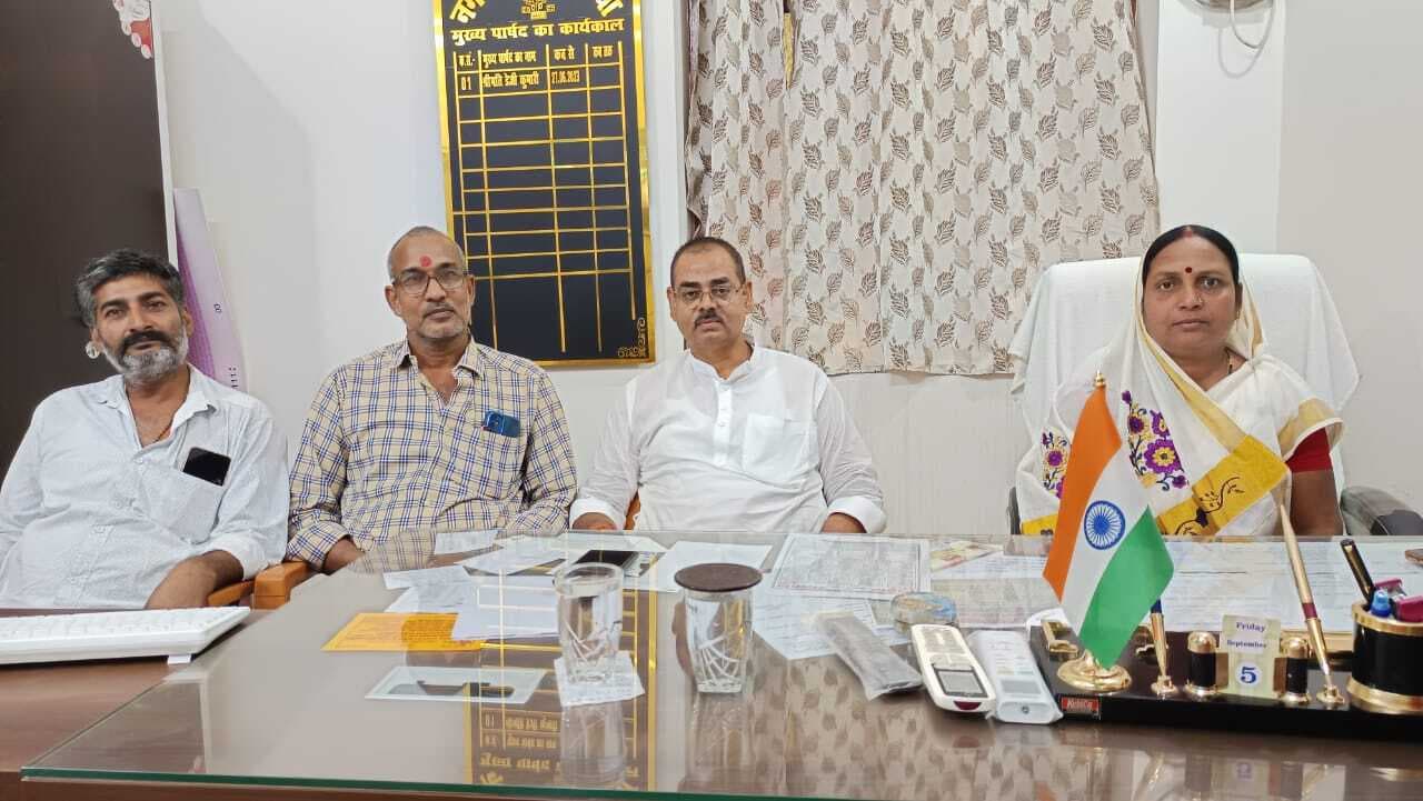 नप मुख्य पार्षद ने हड़ताल को बताया राजनीति से प्रेरित, सफाई कर्मियों के पक्ष में जताया संकल्प