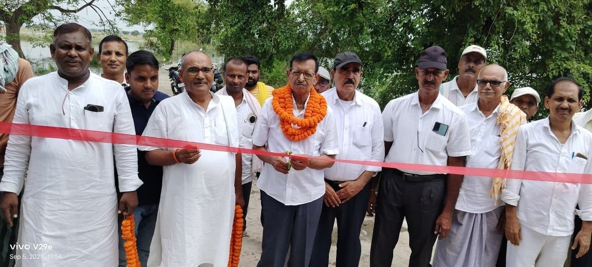नवनिर्मित पीसीसी सड़क का विधायक ने किया उद्घाटन