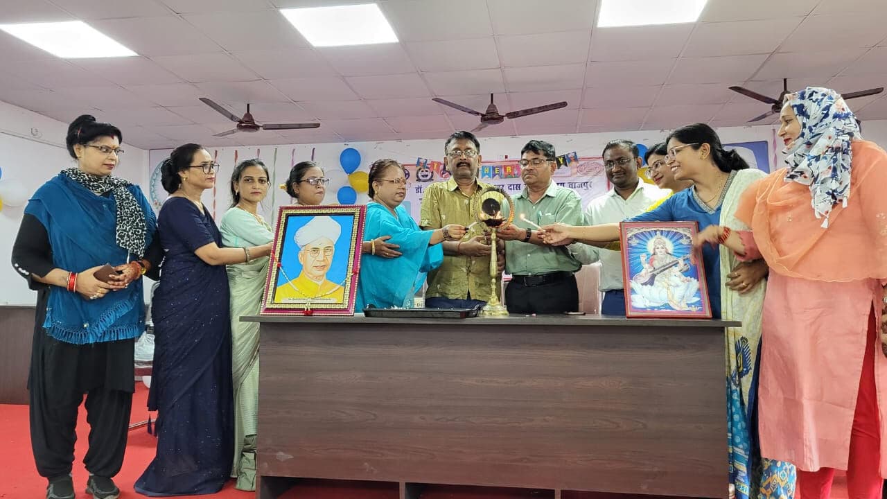 Samastipur News:शिक्षक बच्चों को सिर्फ रास्ता दिखाते हैं : डॉ. धर्मराज