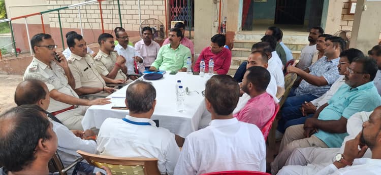 फलका में पुलिस-पब्लिक के बीच अच्छे संबंध बनाने को लेकर हुई बैठक