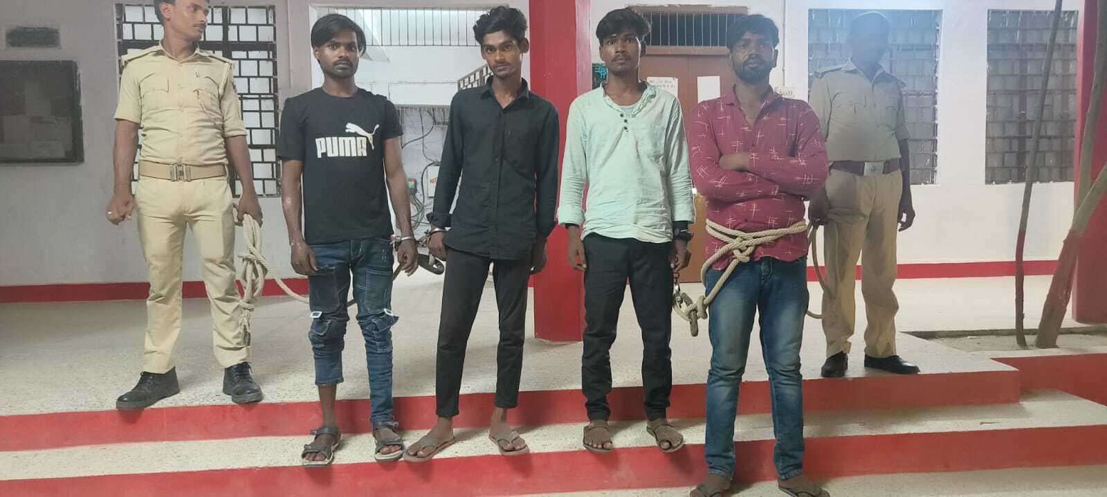 चार अपराधियों को पुलिस ने हथियार के साथ किया गिरफ्तार