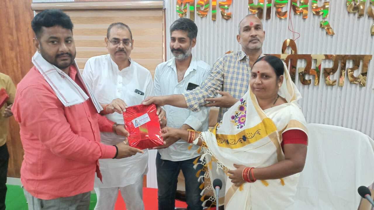 बड़हिया में शिक्षक दिवस पर हुआ भव्य आयोजन, शिक्षकों को मिला सम्मान