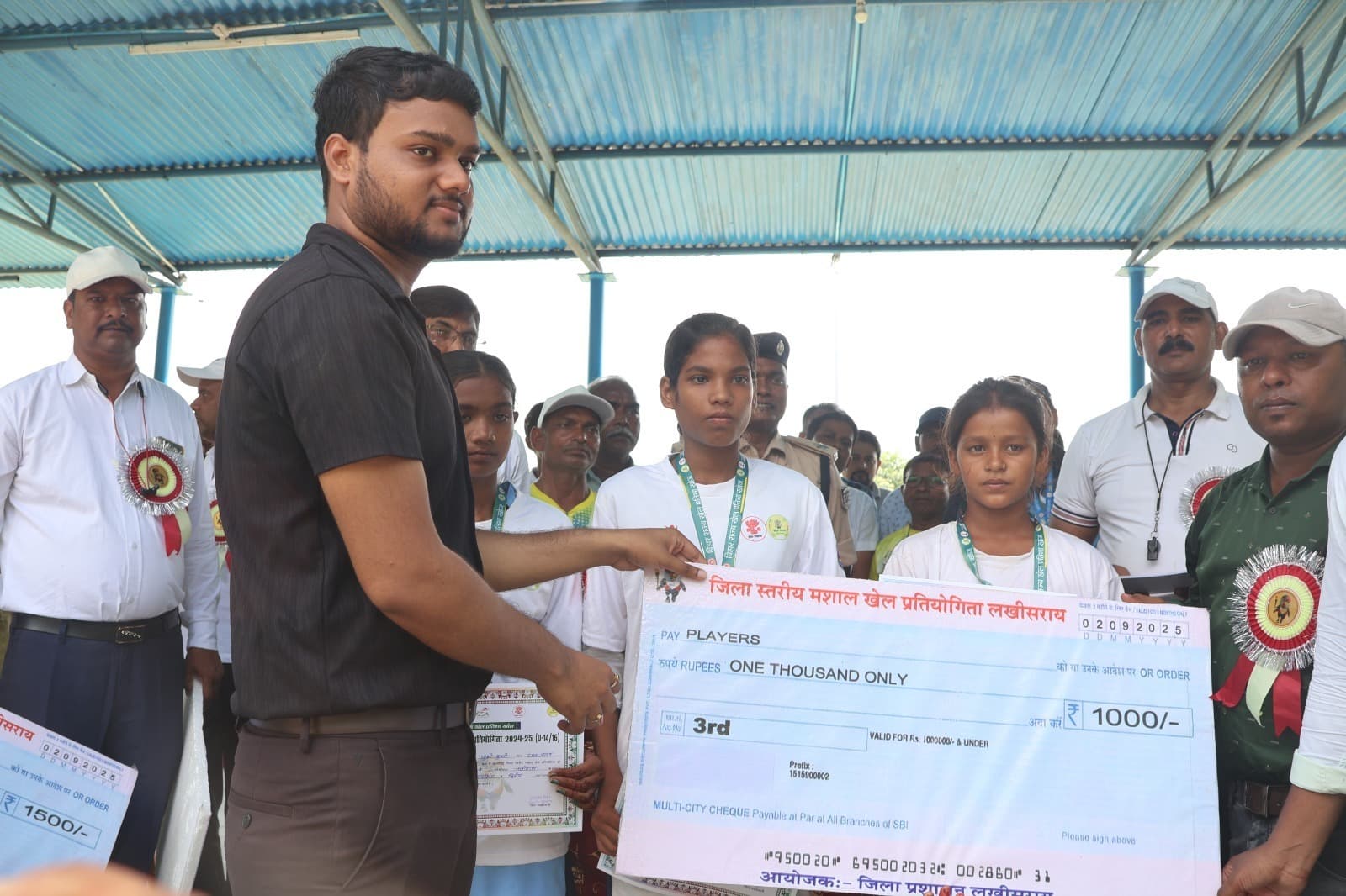 छात्र-छात्राओं ने साइकिलिंग प्रतियोगिता में भाग लिया