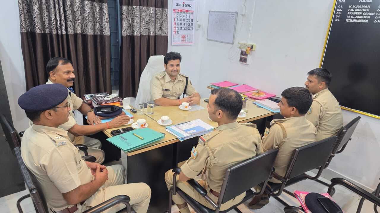 अपराध गोष्ठी में संवेदनशील स्थानों में गश्ती बढ़ाने का निर्देश