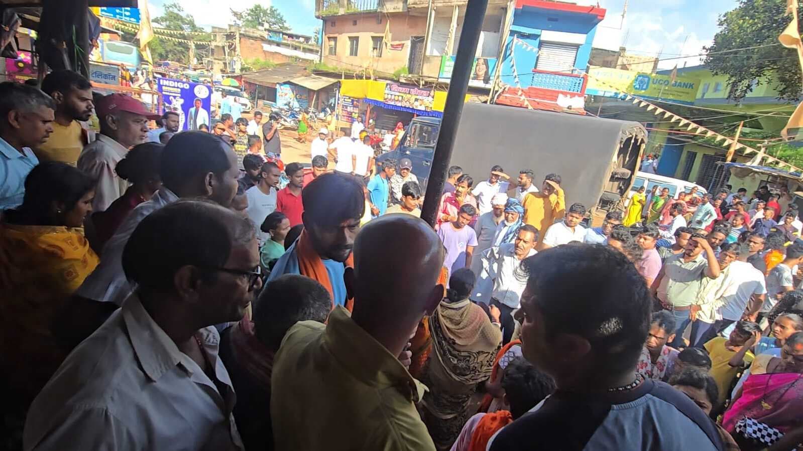 अर्धनिर्मित घर में सीढ़ी से लटका मिला युवक का शव