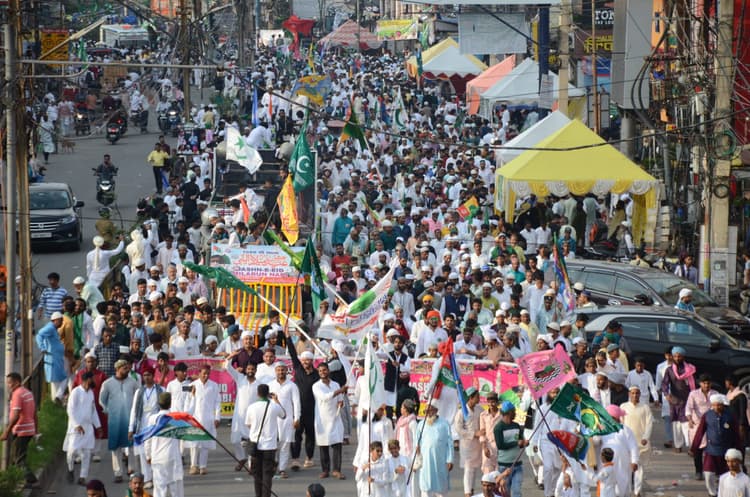 ranchi news : सरकार की आमद में झूम उठी रांची शहर, जुलूस-ए-मोहम्मदी से गुलजार हुईं गलियां