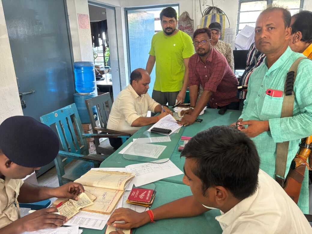 पसराहा थाना में शास्त्रों का किया गया भौतिक सत्यापन