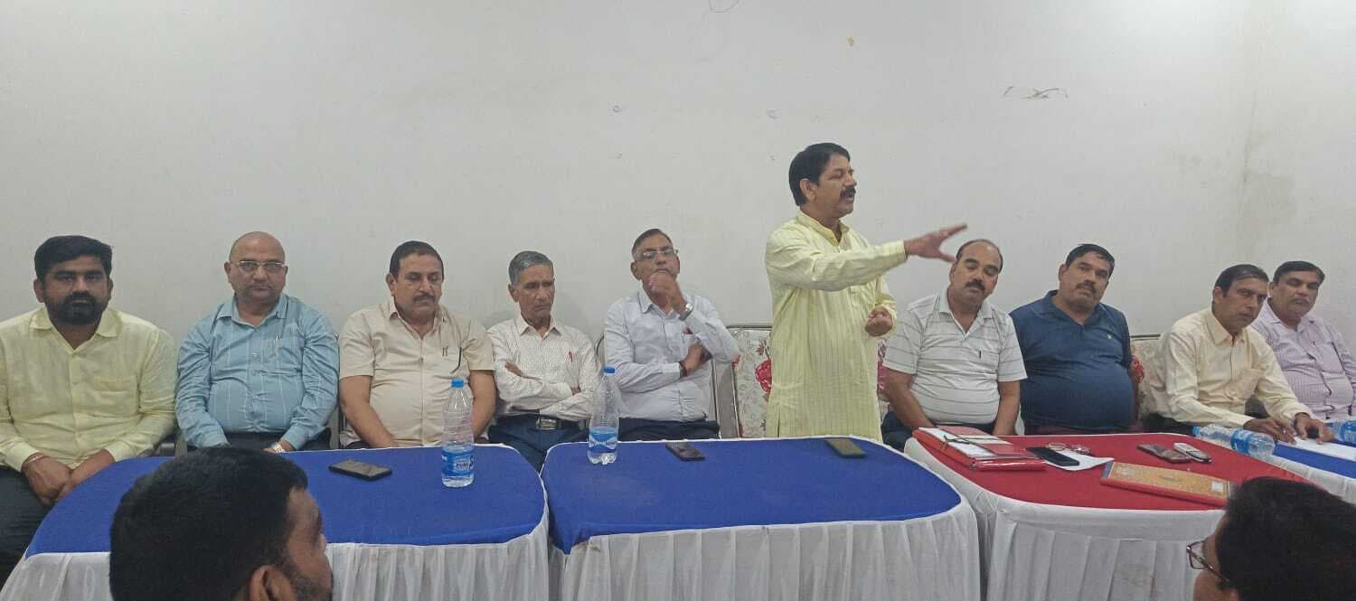 Giridih News :माहुरी वैश्य महामंडल की अंतरंग समिति की बैठक