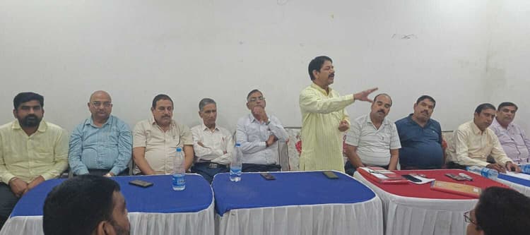 Giridih News :माहुरी वैश्य महामंडल की अंतरंग समिति की बैठक