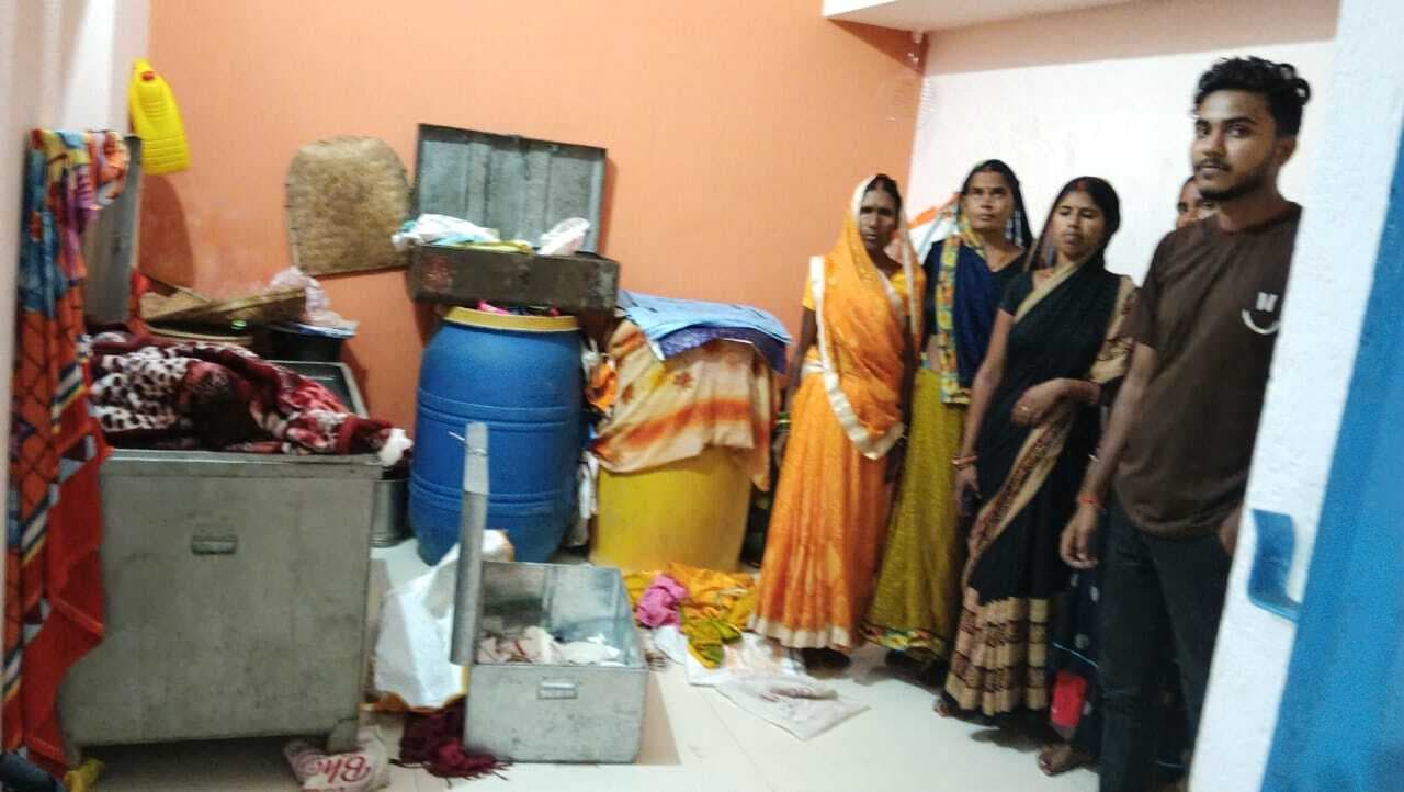 Giridih News :बड़की सरिया में चार घरों से नकदी समेत सात लाख की संपत्ति चोरी