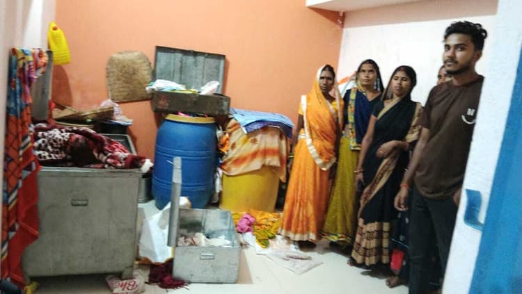 Giridih News :बड़की सरिया में चार घरों से नकदी समेत सात लाख की संपत्ति चोरी