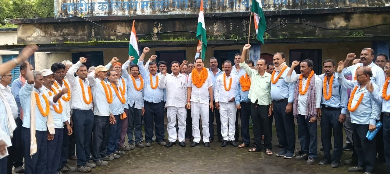 Bokaro News : कई श्रमिकों ने ली संघ की सदस्यता