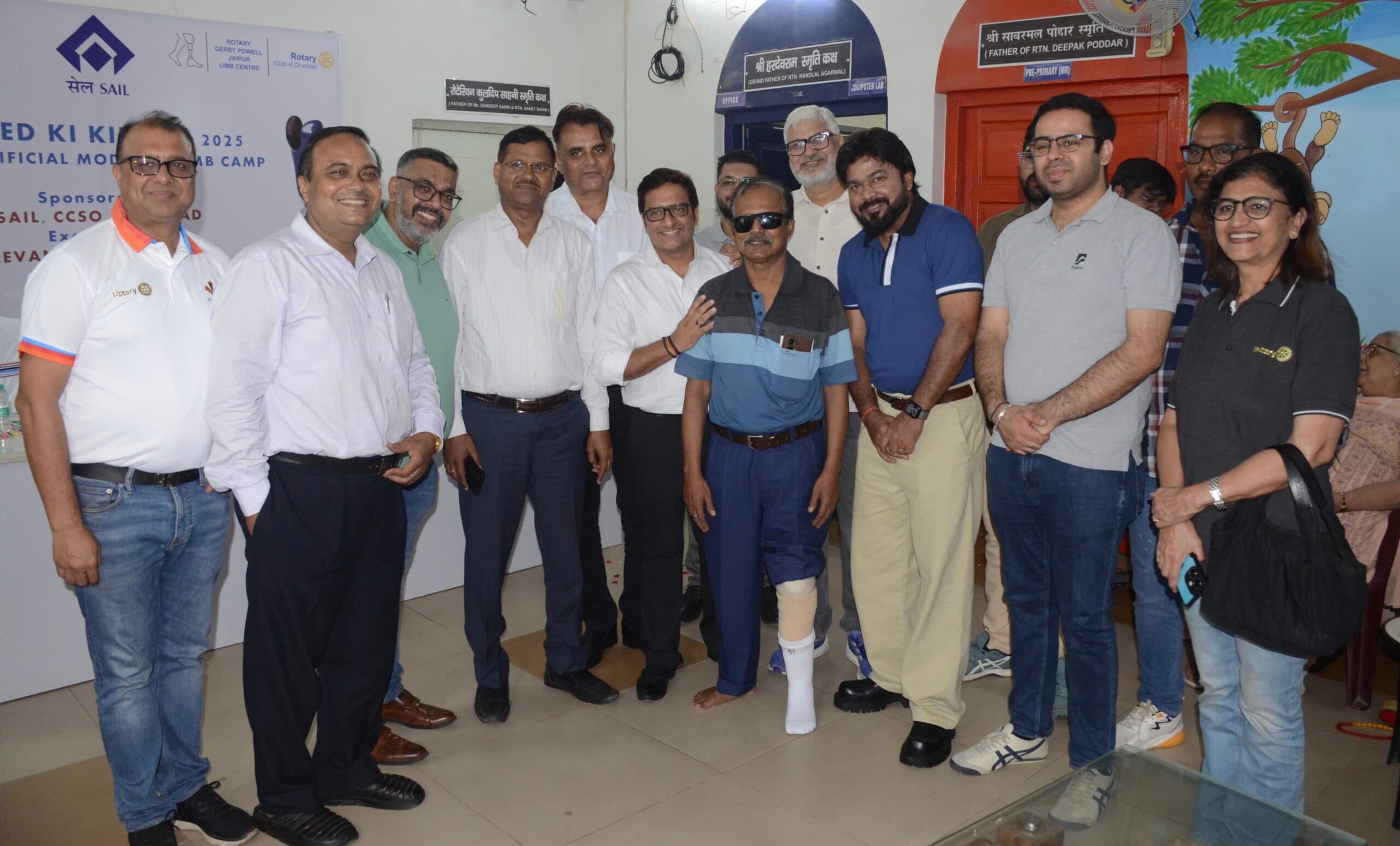 Dhanbad News: शिविर में 45 दिव्यांगों को दिये गये कृत्रिम अंग