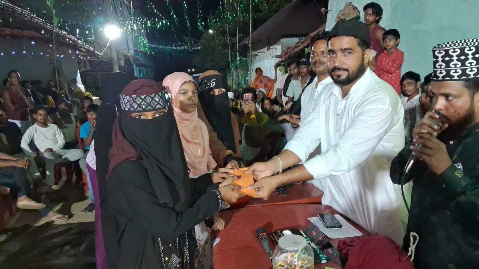 क्विज में प्रथम, द्वितीय व तृतीय आने वाले बच्चे पुरस्कृत