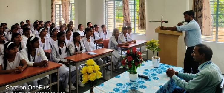 आंबेडकर आवासीय विद्यालय चपरी में करियर काउंसलिंग कार्यशाला का हुआ आयोजन