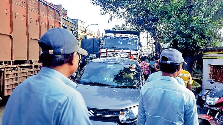 रंगदारी टैक्स नहीं देने पर खलासी का फोड़ दिया सिर, गाड़ी चालकों ने घंटों जाम की सड़क, बच्चों का छूटा स्कूल