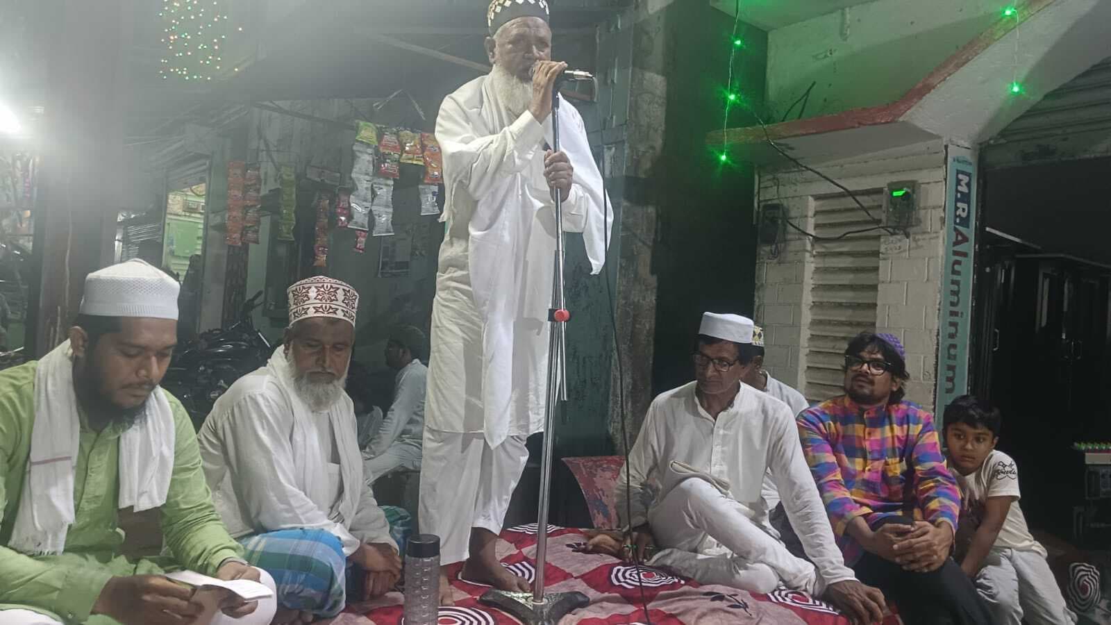 नातिया कलाम पेश कर महफिल किया रोशन