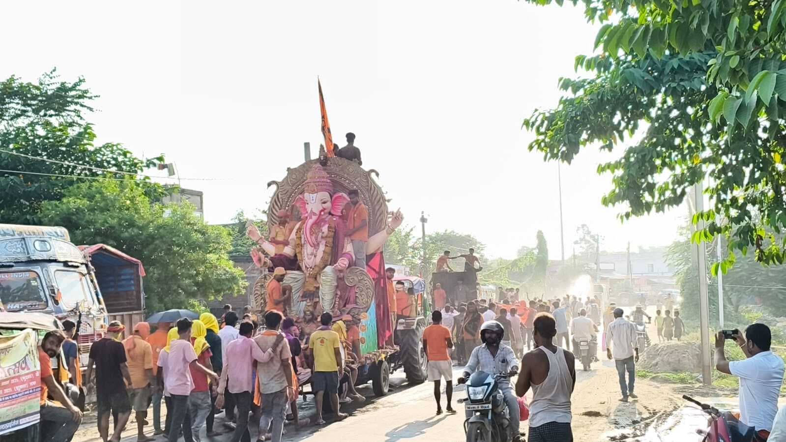 गणपति बप्पा के नारा के साथ प्रतिमा का हुआ विसर्जन