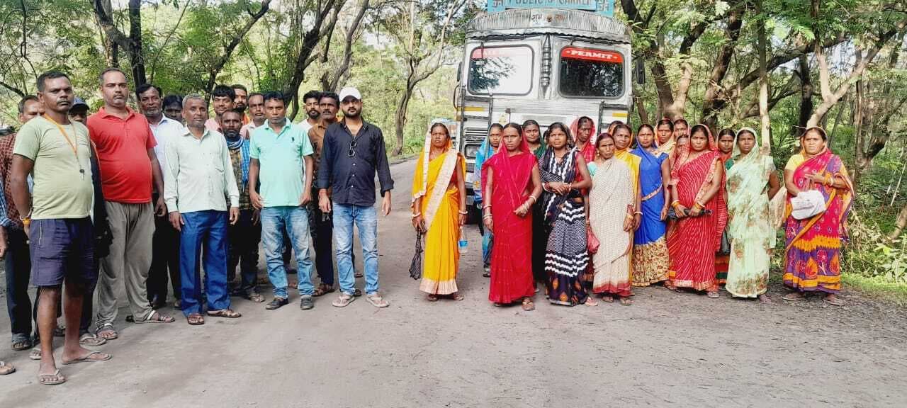 Bokaro News : मांगों को लेकर विस्थापितों ने की सड़क जाम