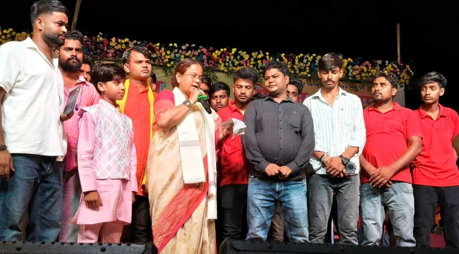 hajipur news. गणपति महोत्सव में देवी जागरण देखने उमड़ी भीड़